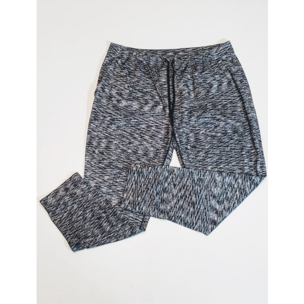 Size 10 - Lululemon Jet Crop (Slim) (Luxtreme 27")
